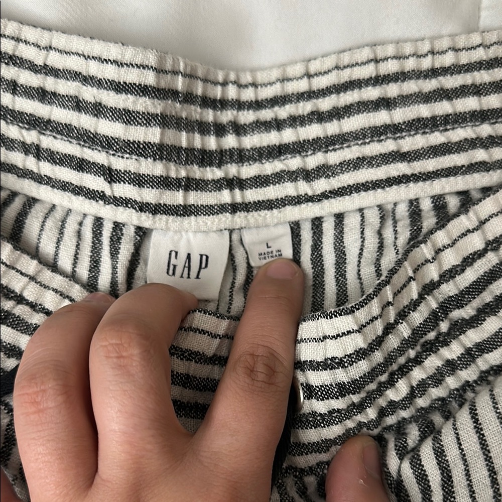 Women's Gap Pull-On Black/Beige Shorts - Picture 5 of 8